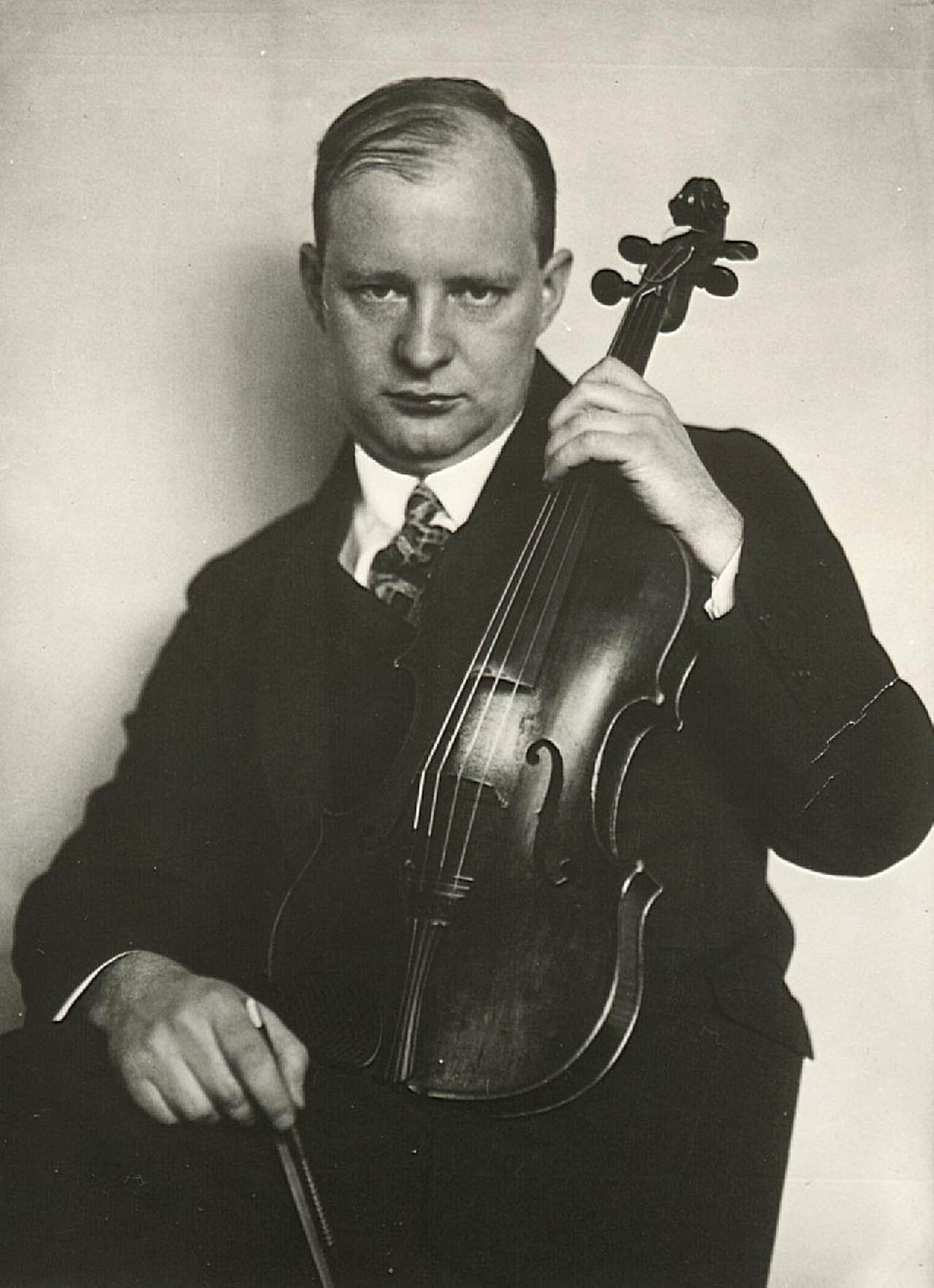 1922 - Paul Hindemith and Kleine Kammermusic - Woodwind5.com