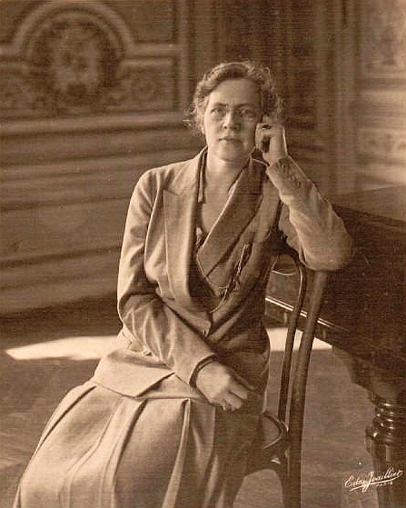 Photo portrait of Nadia Boulanger, 1925.