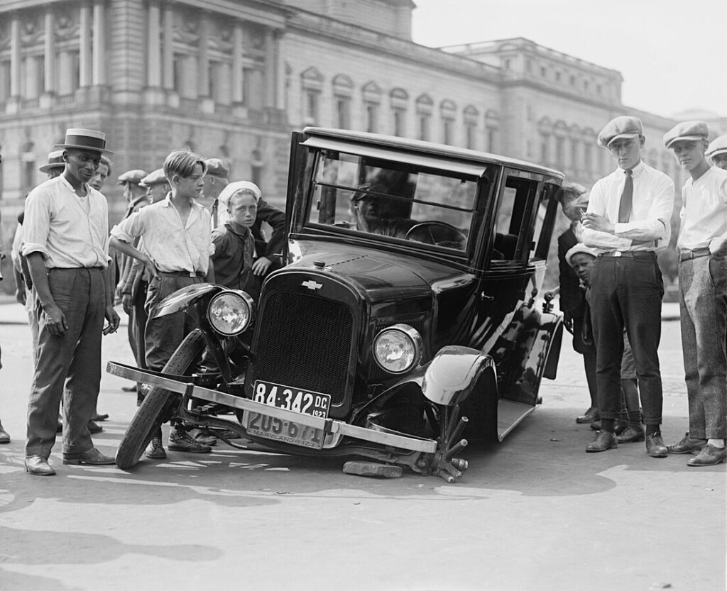 1920s Image of an auto wreck.